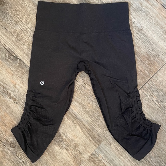 Lululemon In The Flow Compression Capris Ruched Leg Black Size 4 Mid High Waist - Picture 2 of 8